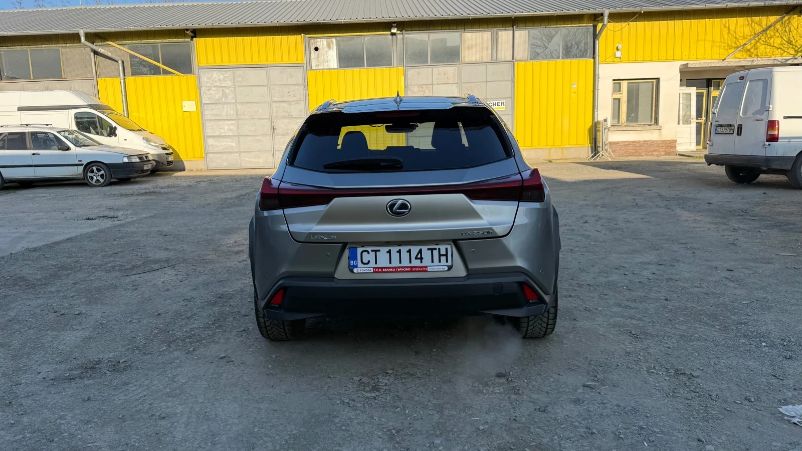 Lexus UX 250h, снимка 6 - Автомобили и джипове - 54221003