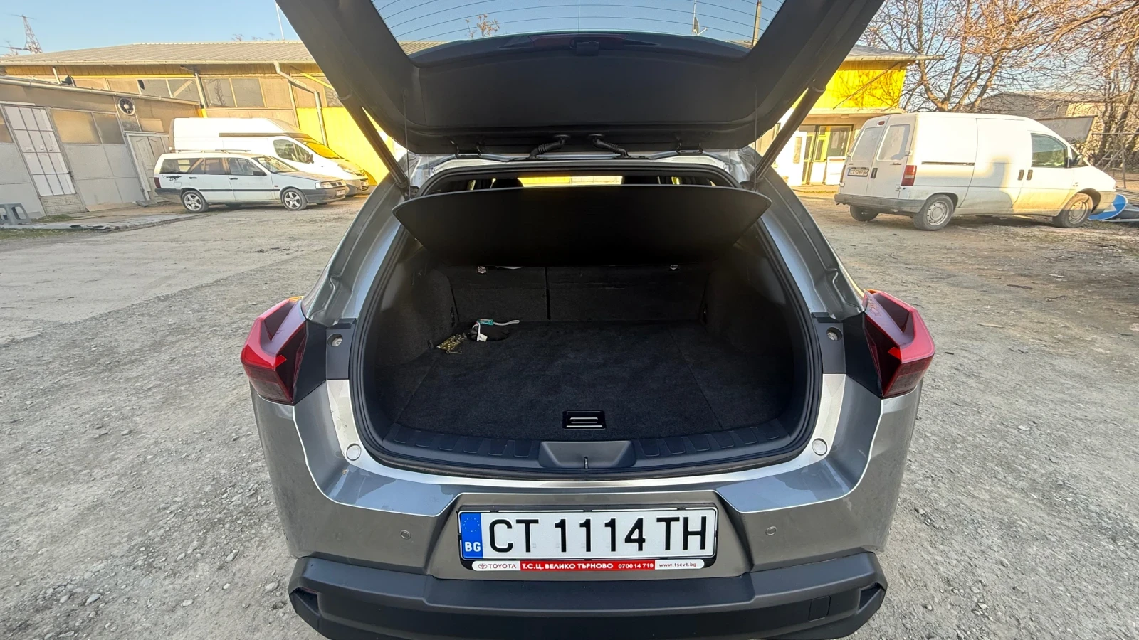 Lexus UX 250h, снимка 13 - Автомобили и джипове - 54221003