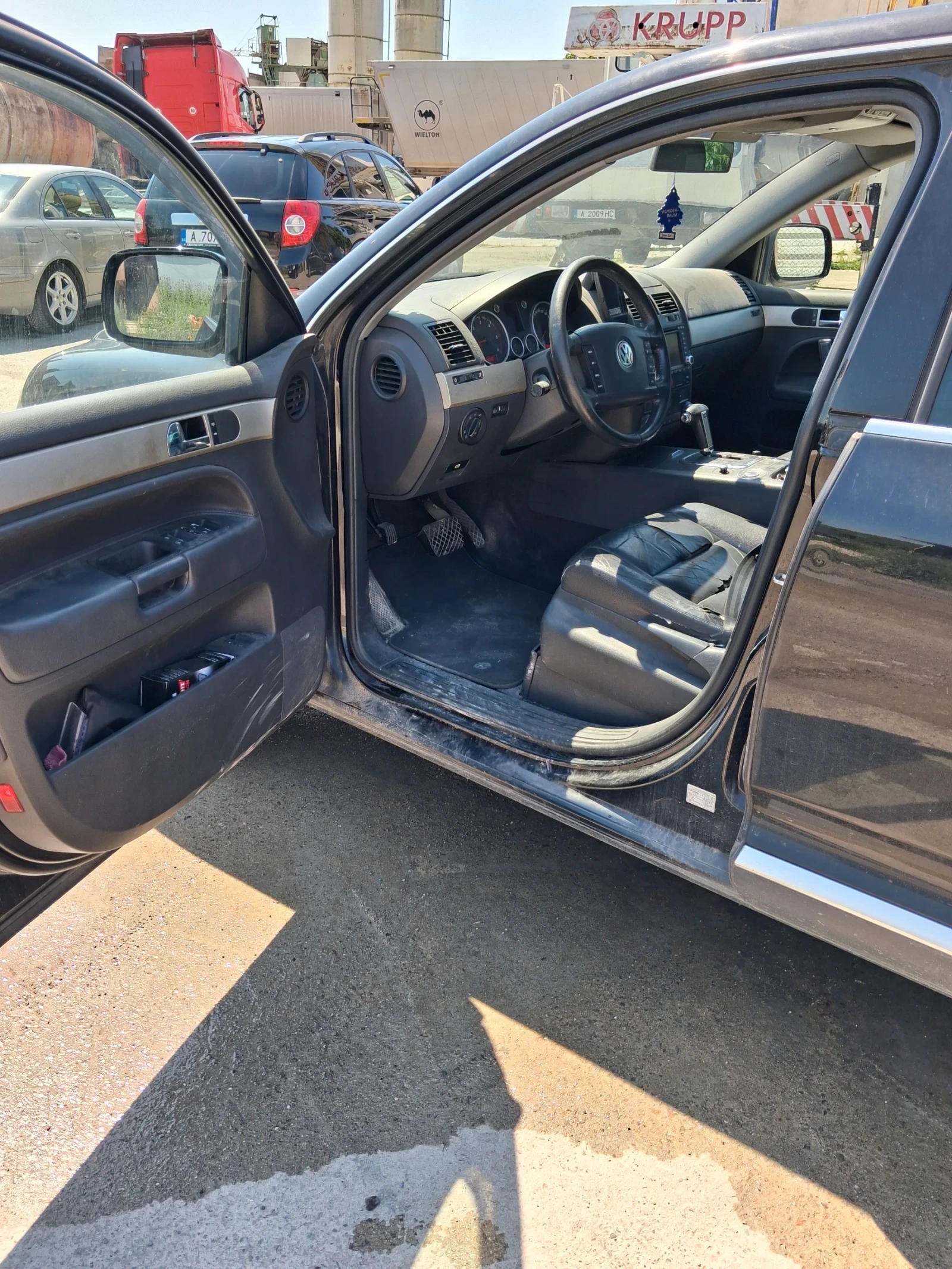VW Touareg, снимка 8 - Автомобили и джипове - 54760022