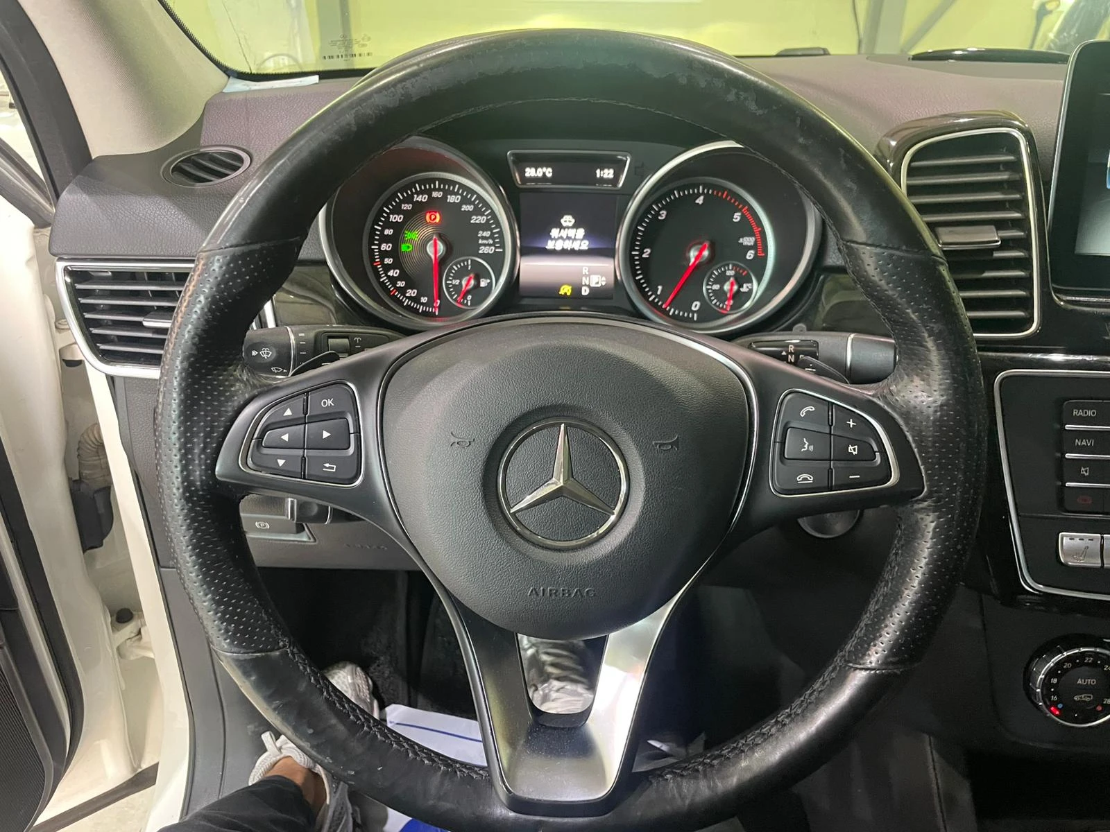 Mercedes-Benz GLE 350 d 4 Matic ! AMG Line !, снимка 14 - Автомобили и джипове - 55276547
