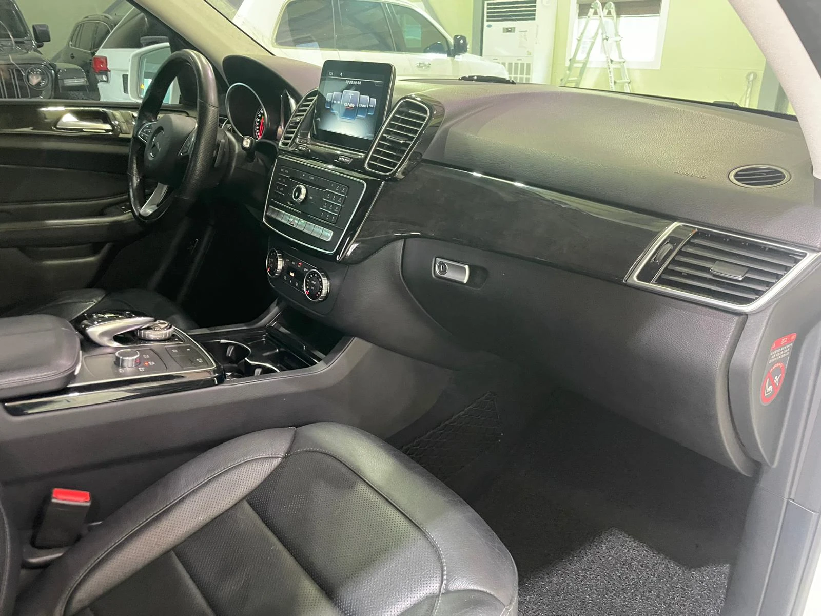 Mercedes-Benz GLE 350 d 4 Matic ! AMG Line !, снимка 10 - Автомобили и джипове - 55276547