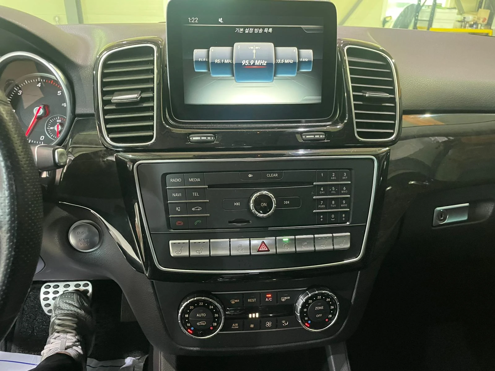 Mercedes-Benz GLE 350 d 4 Matic ! AMG Line !, снимка 15 - Автомобили и джипове - 55276547