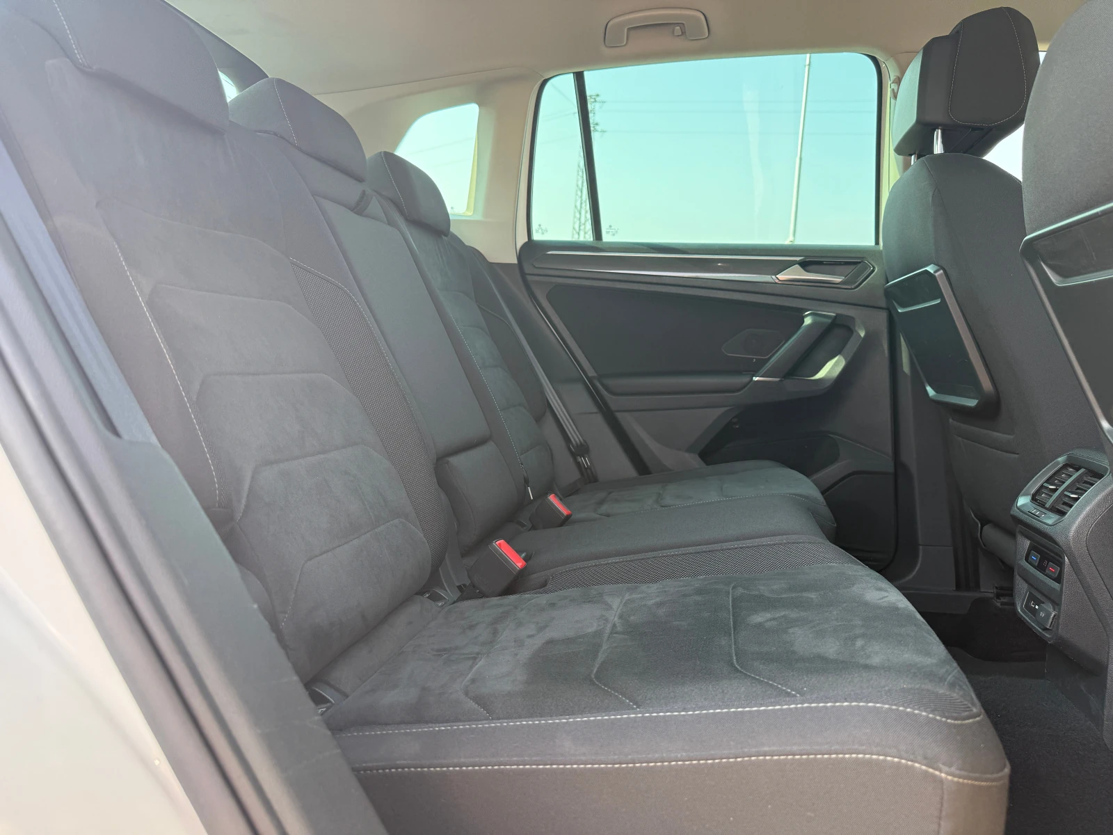 VW Tiguan 2.0TDI-4Motion-Full LED-климатроник-дистроник-нави, снимка 12 - Автомобили и джипове - 56038706