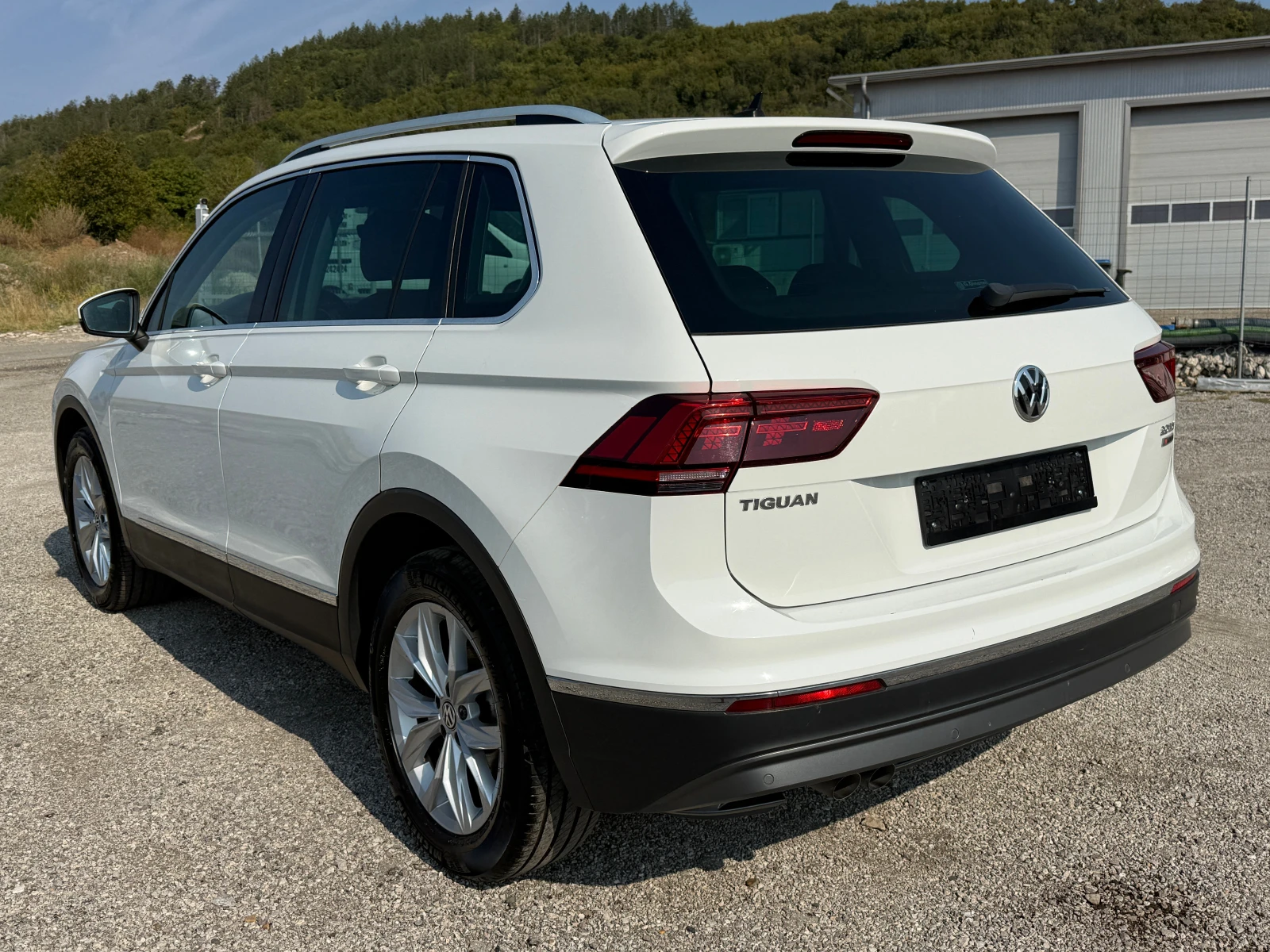 VW Tiguan 2.0TDI-4Motion-Full LED-климатроник-дистроник-нави, снимка 4 - Автомобили и джипове - 56038706