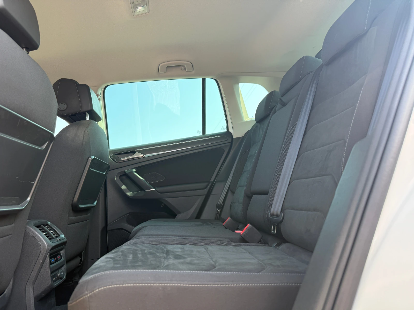 VW Tiguan 2.0TDI-4Motion-Full LED-климатроник-дистроник-нави, снимка 10 - Автомобили и джипове - 56038706