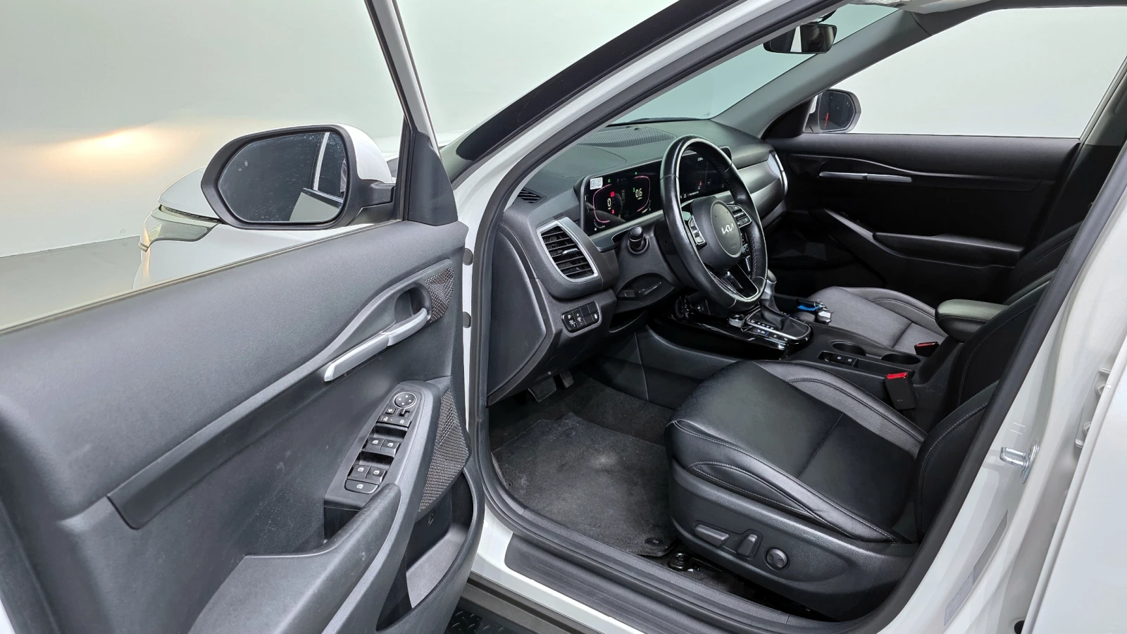 Kia Seltos Gasoline 1.6 Turbo 4WD Prestige autogeorge.com, снимка 14 - Автомобили и джипове - 56137252
