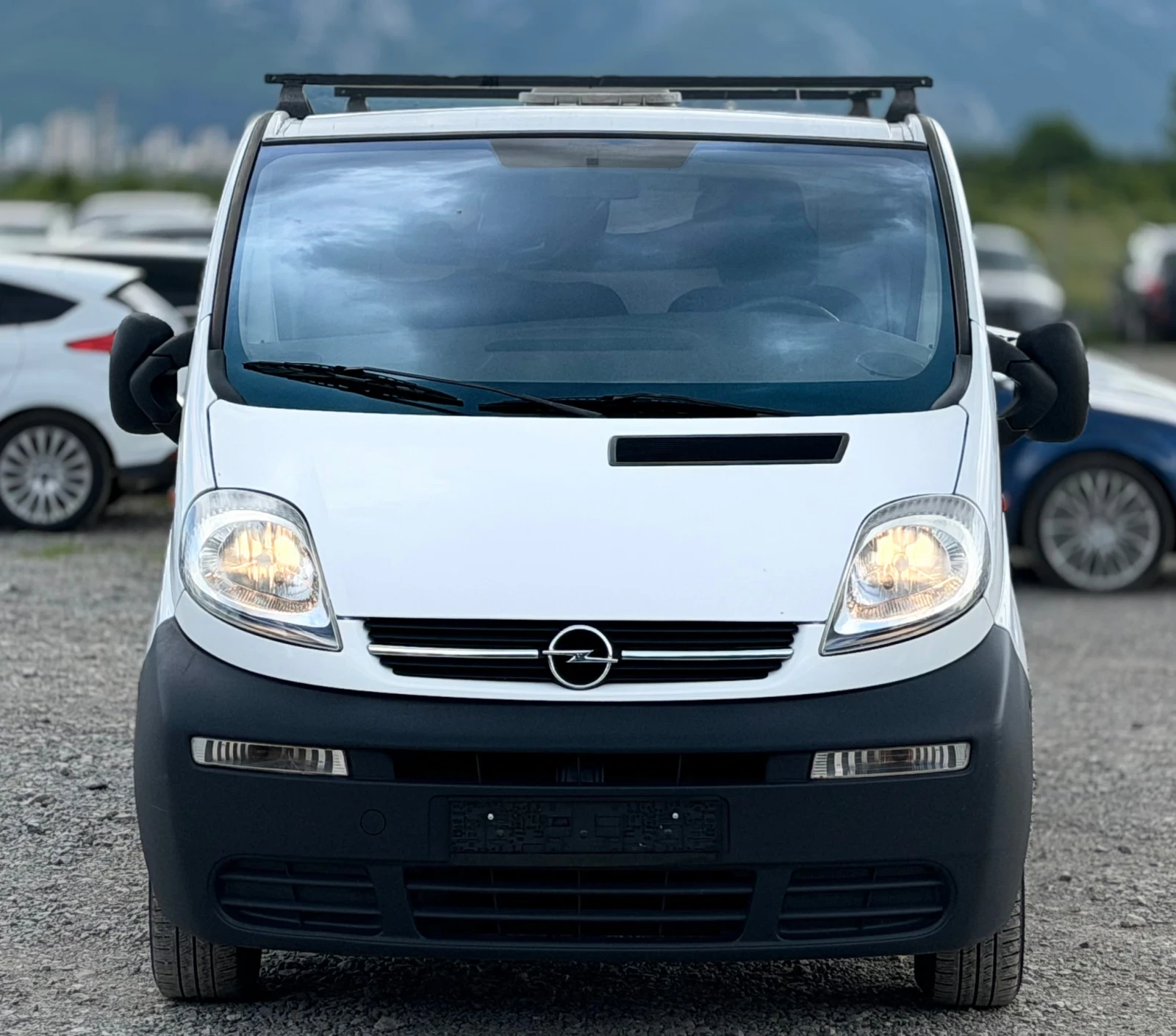 Opel Vivaro 1.9Di * КЛИМАТИК* * Италия* , снимка 2 - Бусове и автобуси - 54620810