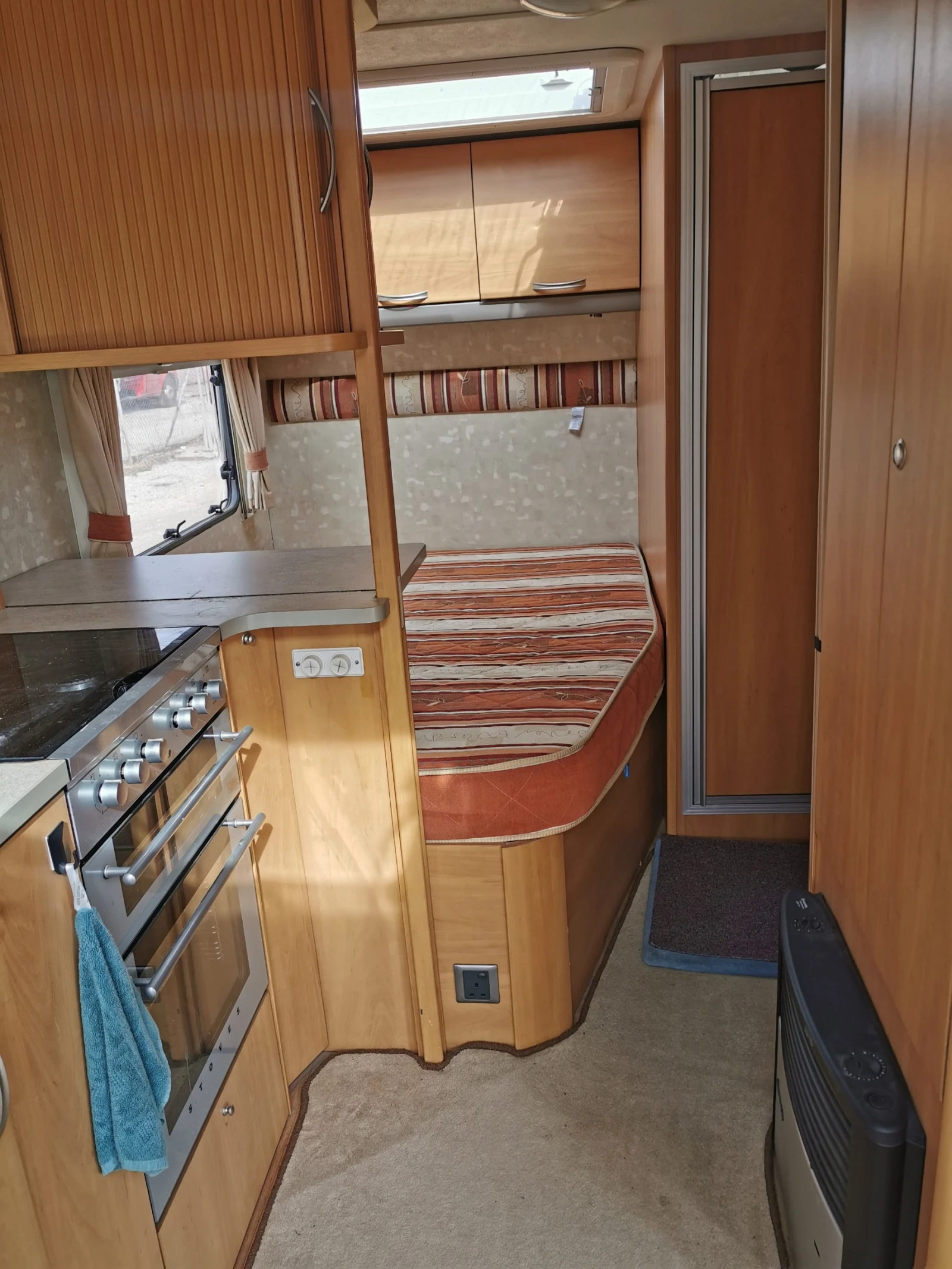 Каравана Swift HARTWELL, снимка 7 - Каравани и кемпери - 53949279