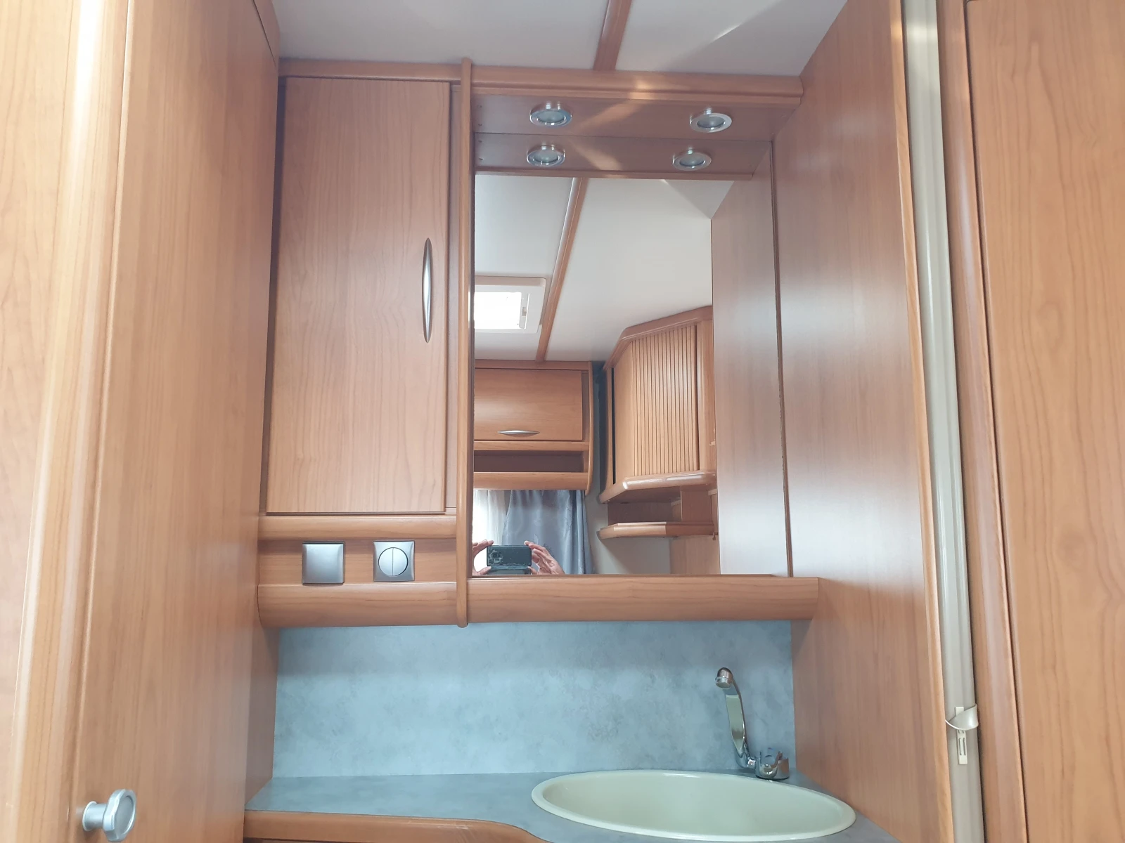 Каравана Fendt 510, снимка 16 - Каравани и кемпери - 54159699