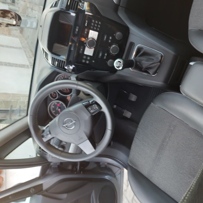 Opel Zafira 1.9, снимка 3 - Автомобили и джипове - 47377488