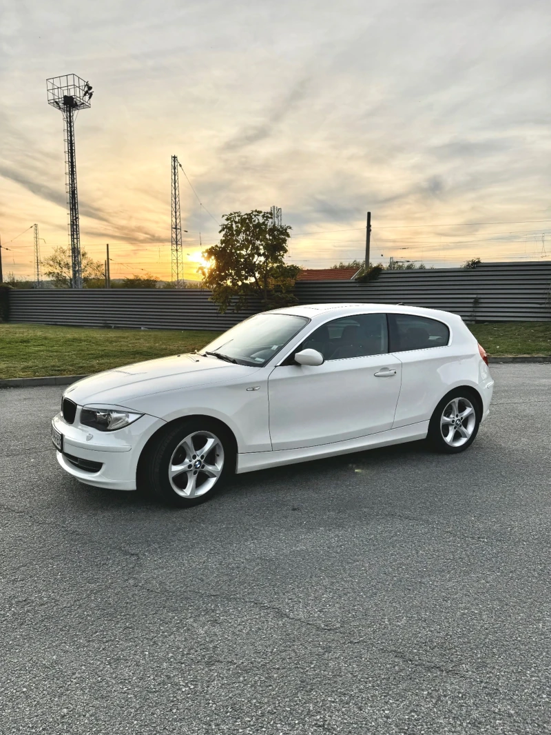 BMW 120 Автоматик, снимка 1 - Автомобили и джипове - 49441127