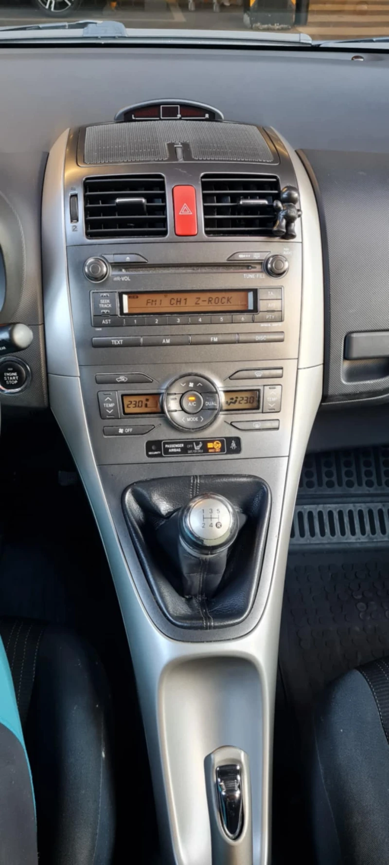 Toyota Auris 1.6 vvti, снимка 11 - Автомобили и джипове - 51651883