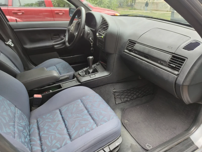 BMW 318, снимка 15 - Автомобили и джипове - 52188413