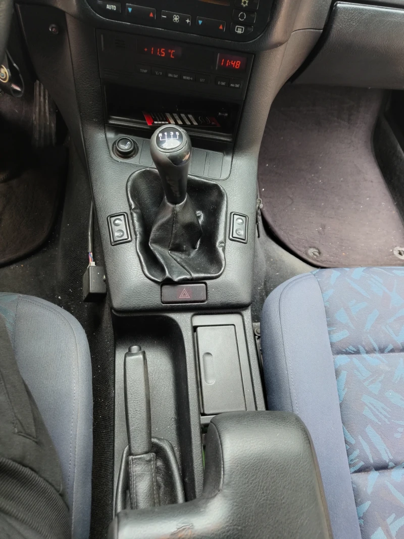 BMW 318, снимка 9 - Автомобили и джипове - 52188413