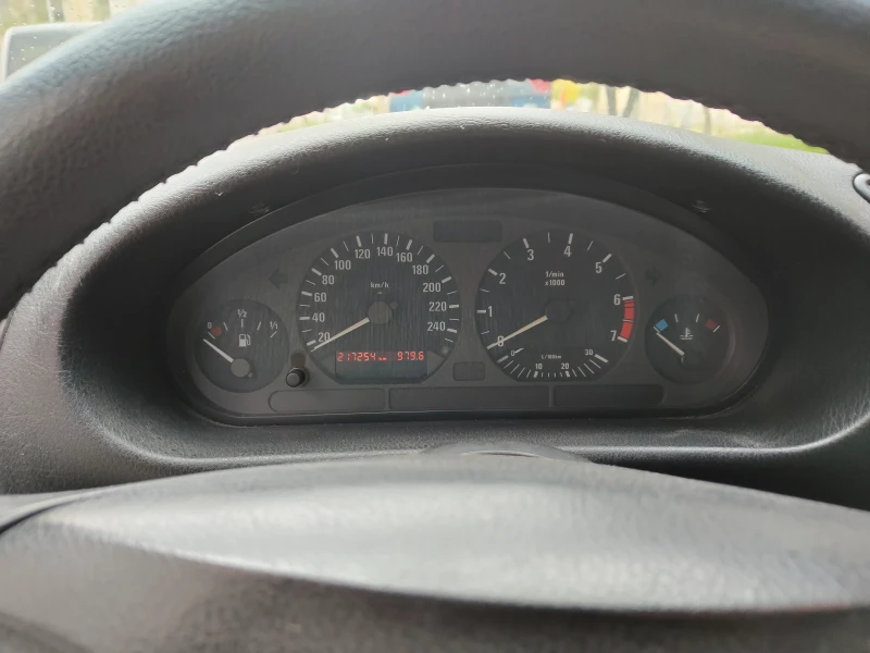 BMW 318, снимка 12 - Автомобили и джипове - 52188413