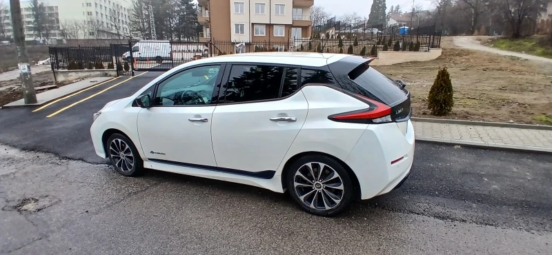 Nissan Leaf , снимка 4 - Автомобили и джипове - 53291635