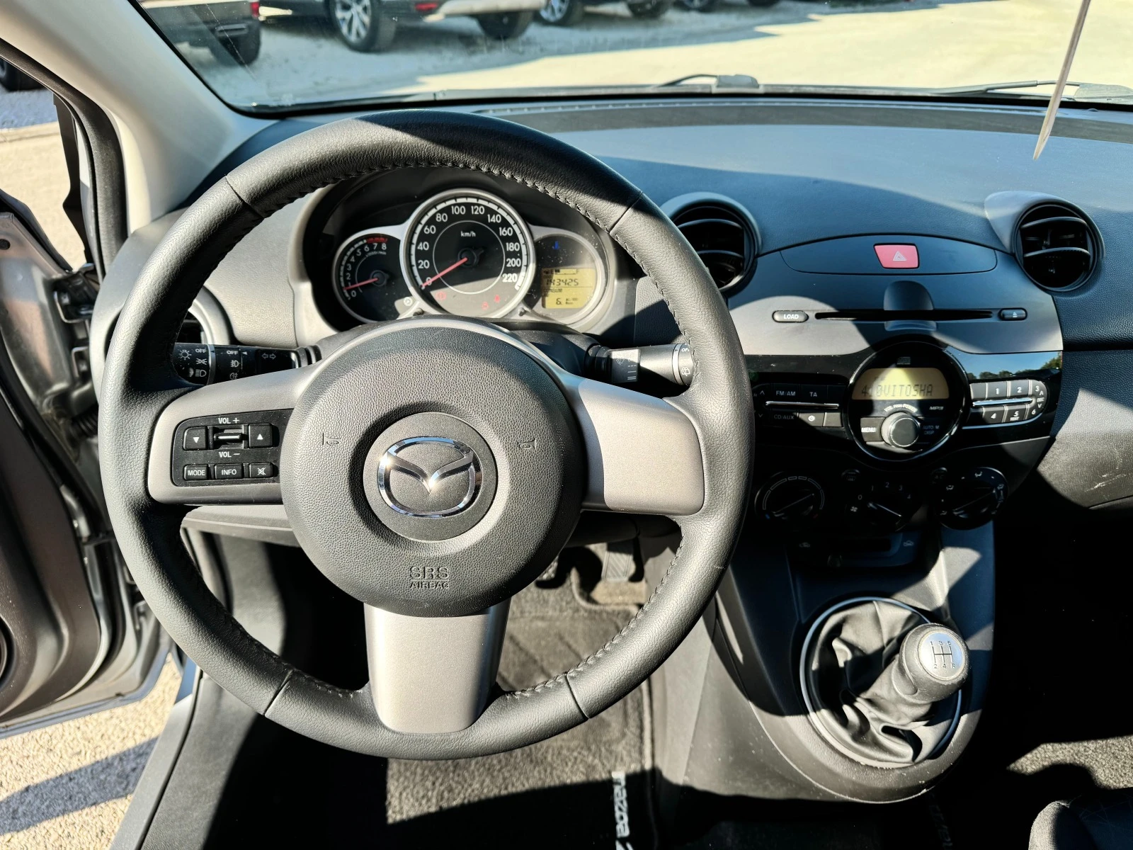 Mazda 2 1.3i 75k.FACE внос Италия - изображение 9