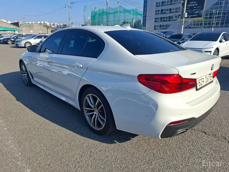 BMW 530 M SPORT* ПАМЕТ* 360 КАМЕРА* КОЖА* ПОДГРЕВ* , снимка 4 - Автомобили и джипове - 54064499