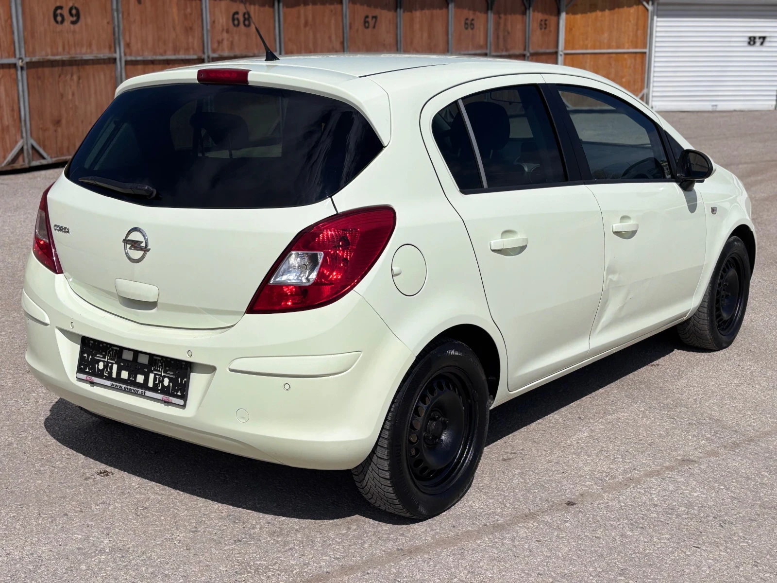 Opel Corsa 1.4i Facelift Euro5b, снимка 5 - Автомобили и джипове - 54121924