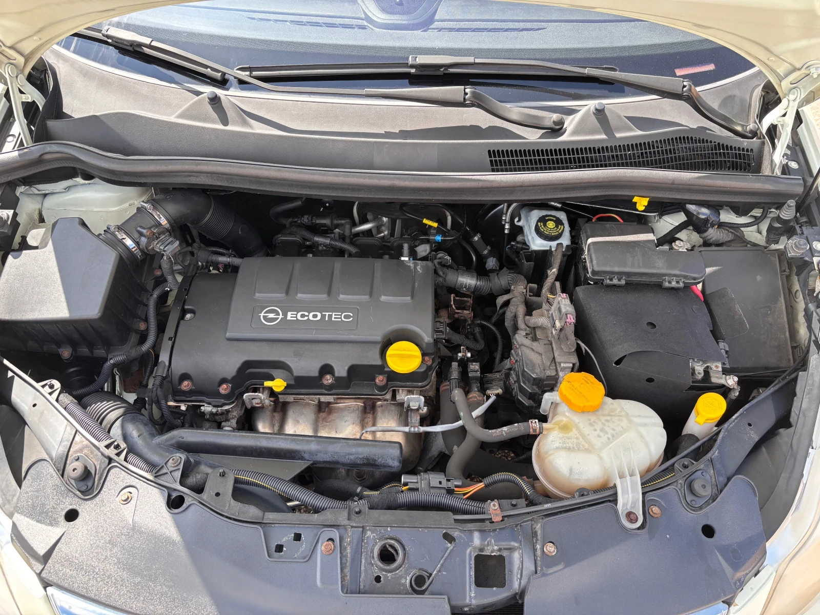 Opel Corsa 1.4i Facelift Euro5b, снимка 17 - Автомобили и джипове - 54121924