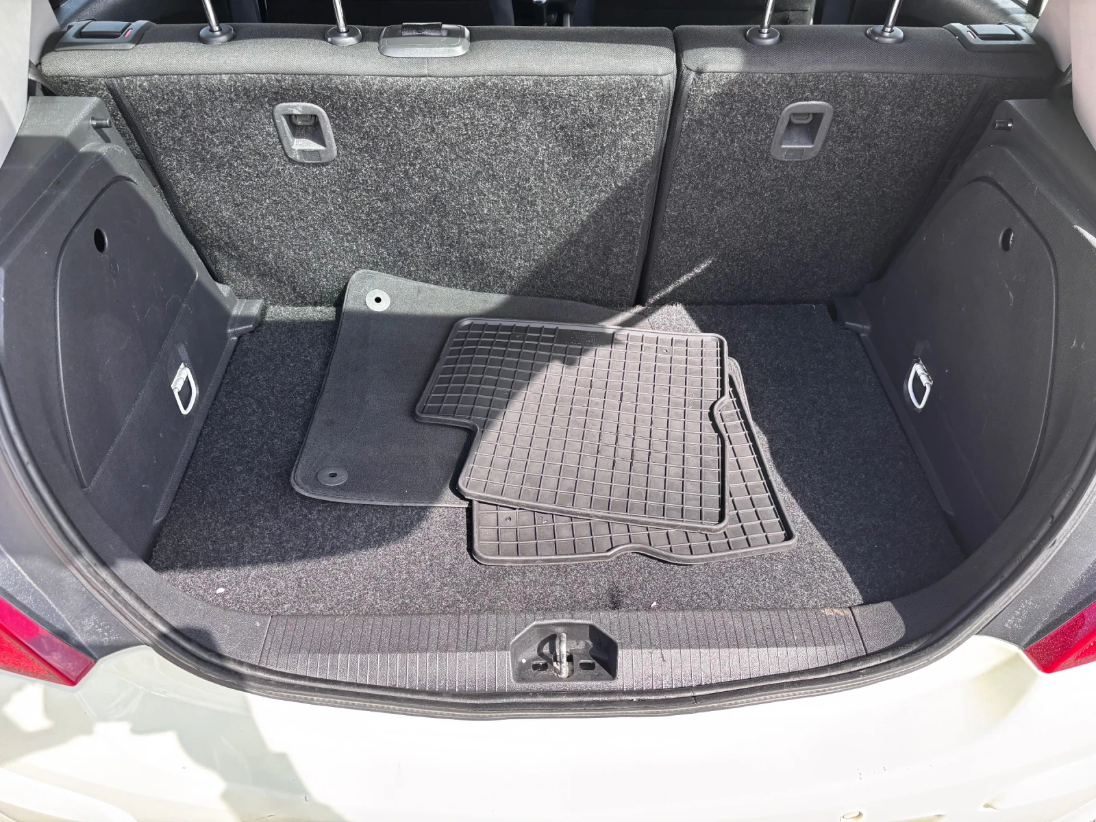 Opel Corsa 1.4i Facelift Euro5b, снимка 16 - Автомобили и джипове - 54121924