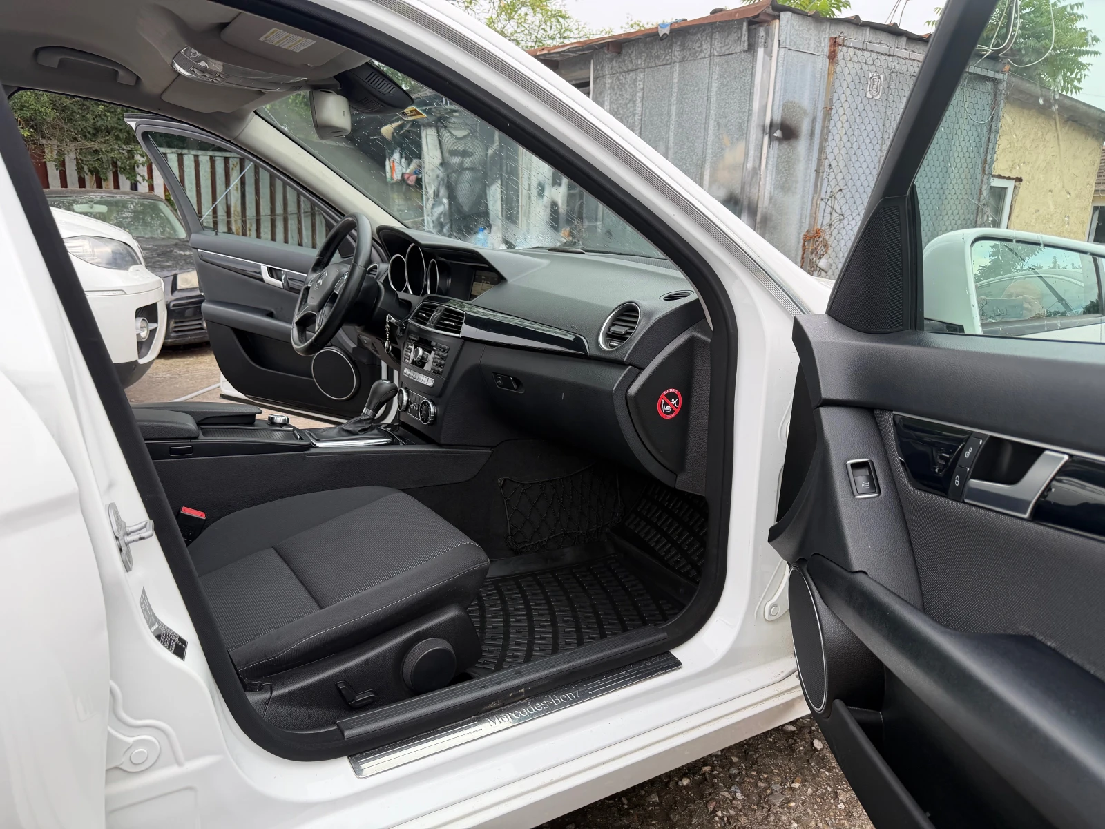 Mercedes-Benz C 220 CDI 170HP AVTOMAT FACELIFT NAVI KLIMA 2014G NOVA , снимка 15 - Автомобили и джипове - 54780465