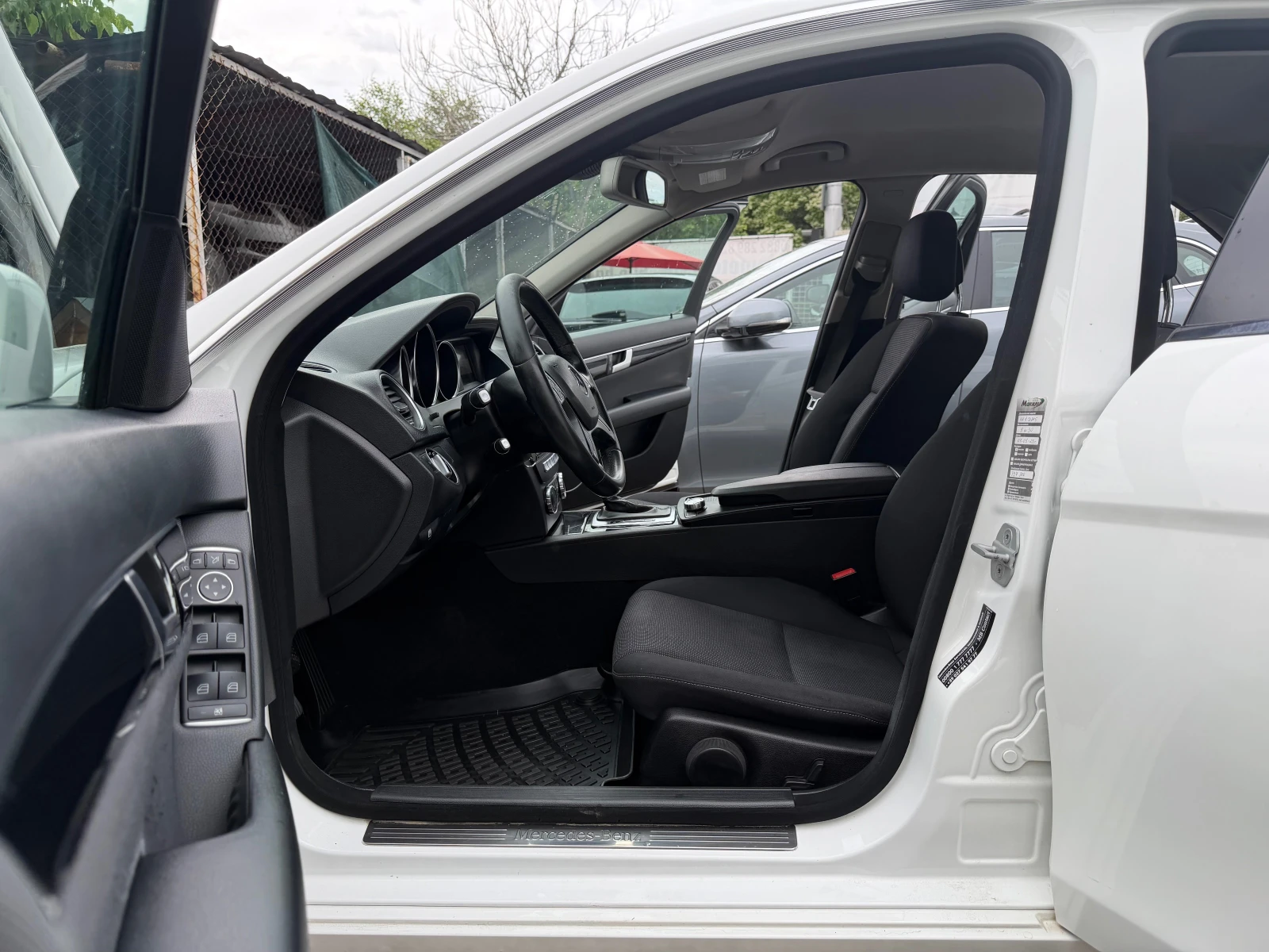 Mercedes-Benz C 220 CDI 170HP AVTOMAT FACELIFT NAVI KLIMA 2014G NOVA , снимка 9 - Автомобили и джипове - 54780465