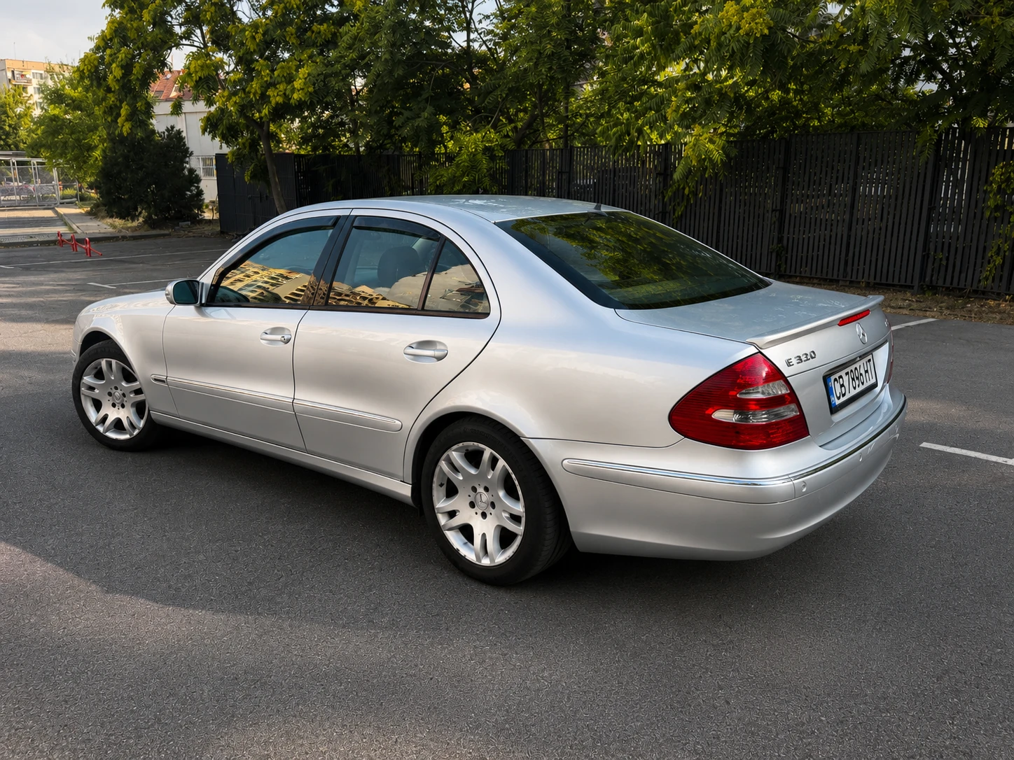 Mercedes-Benz E 320  7 г. лична | История и фактури , снимка 5 - Автомобили и джипове - 55495581