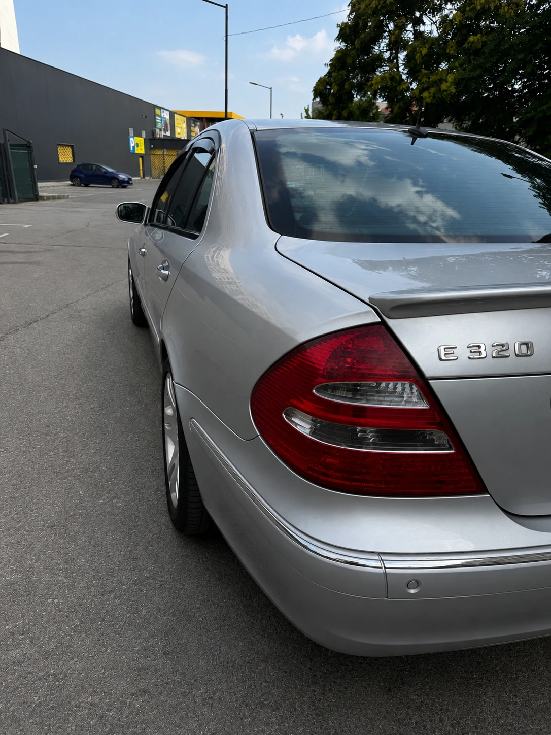 Mercedes-Benz E 320  7 г. лична | История и фактури , снимка 9 - Автомобили и джипове - 55495581