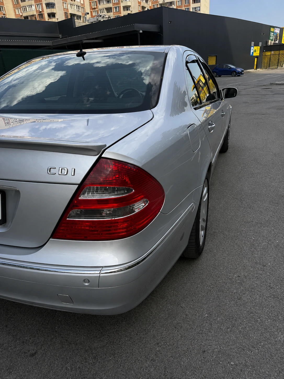 Mercedes-Benz E 320  7 г. лична | История и фактури , снимка 10 - Автомобили и джипове - 55495581