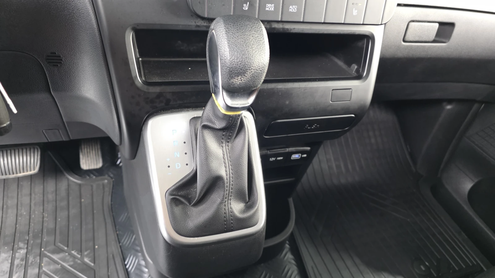 Hyundai Staria Smart* BLIND SPOT* КРАЙНА ЦЕНА, снимка 9 - Автомобили и джипове - 55367069