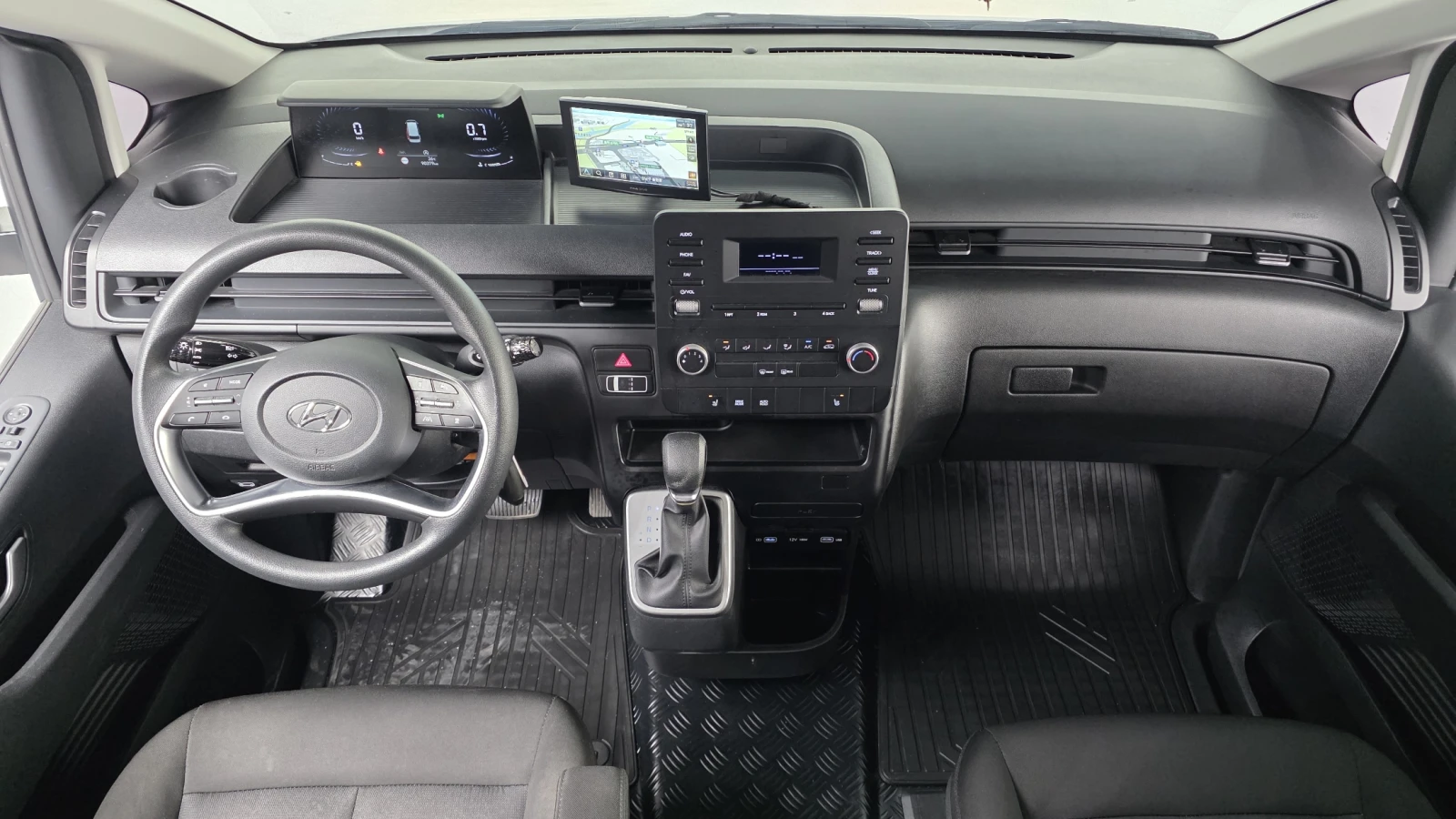 Hyundai Staria Smart* BLIND SPOT* КРАЙНА ЦЕНА, снимка 7 - Автомобили и джипове - 55367069