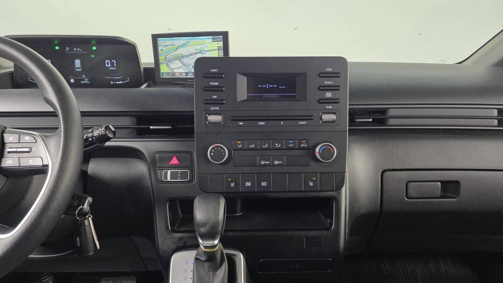 Hyundai Staria Smart* BLIND SPOT* КРАЙНА ЦЕНА, снимка 14 - Автомобили и джипове - 55367069