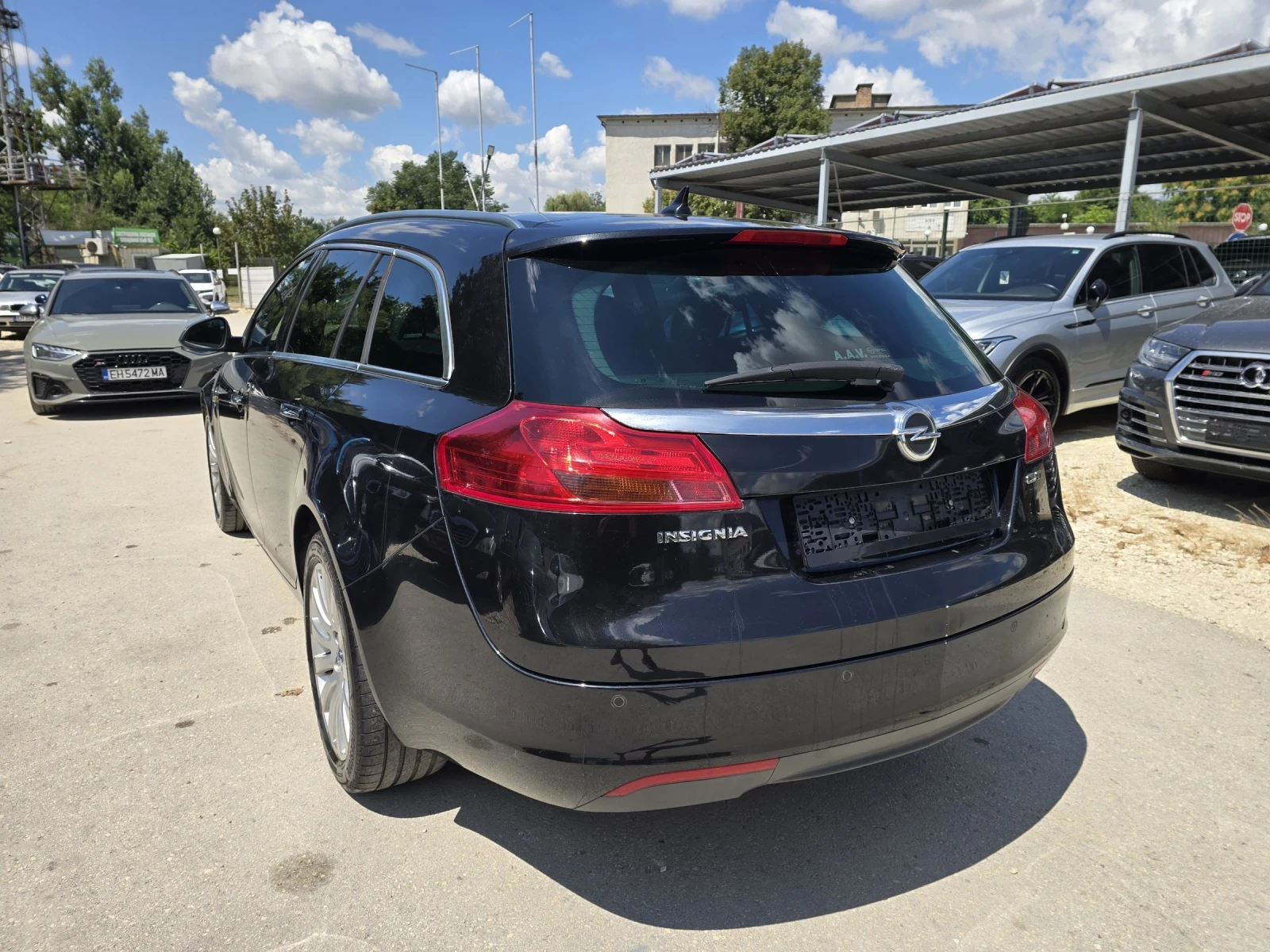 Opel Insignia 2.0D 160к.с Топ състояние , снимка 3 - Автомобили и джипове - 55391726