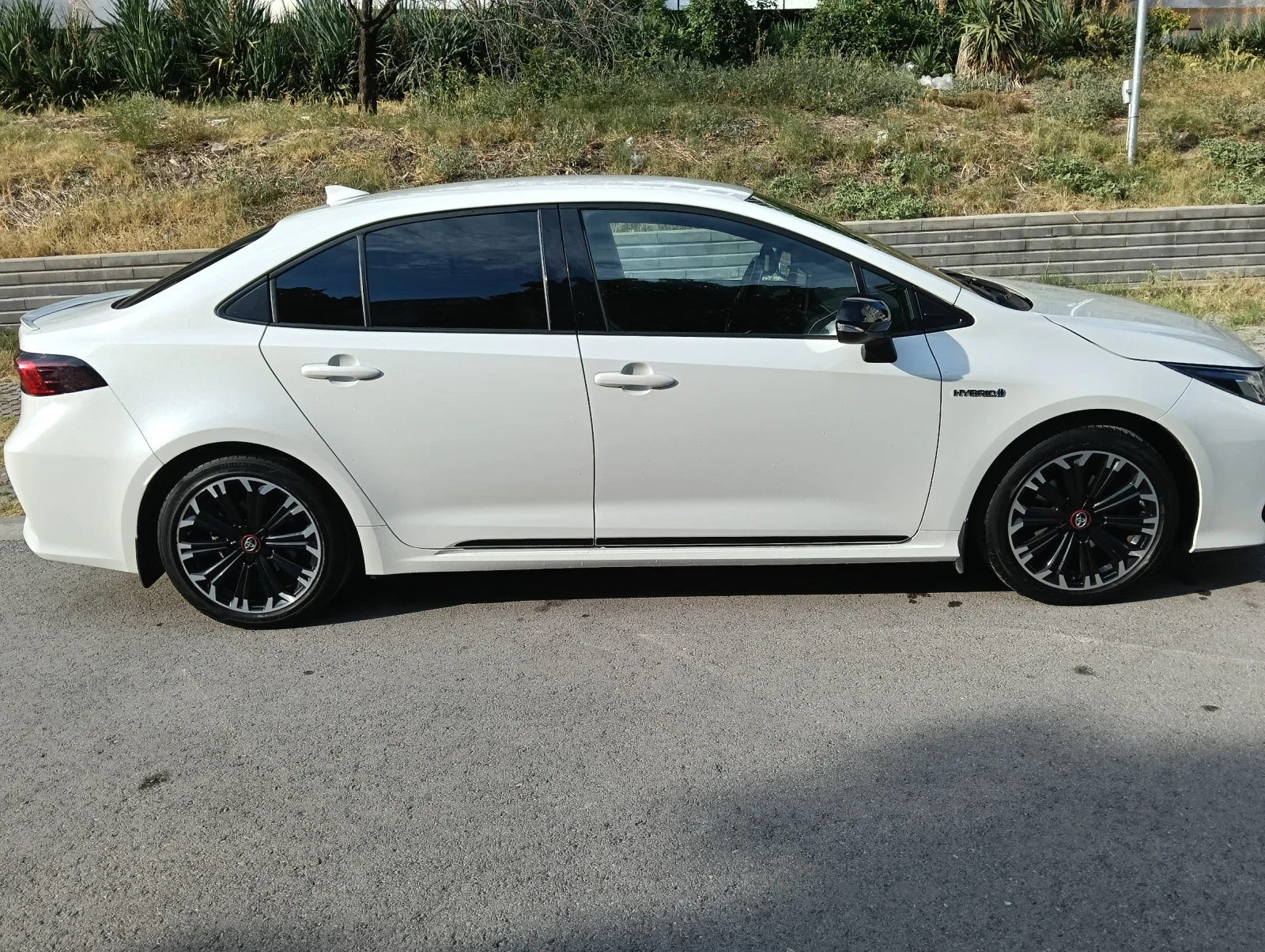Toyota Corolla 1.8 Hybrid GR Sport 122hp, снимка 4 - Автомобили и джипове - 55830867