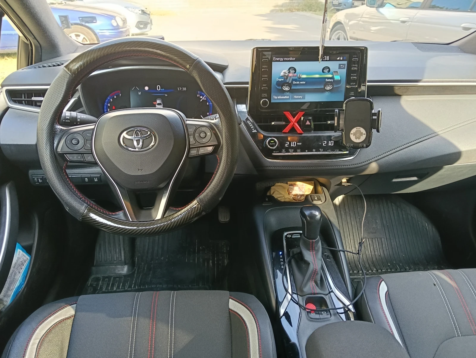 Toyota Corolla 1.8 Hybrid GR Sport 122hp, снимка 15 - Автомобили и джипове - 55830867
