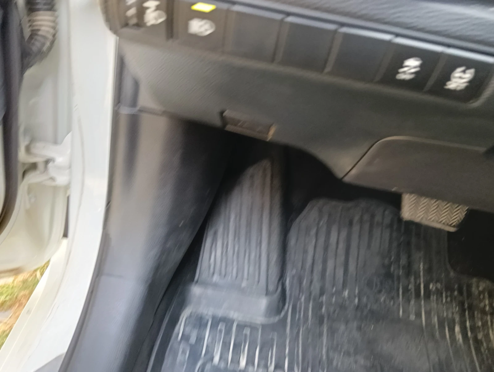 Toyota Corolla 1.8 Hybrid GR Sport 122hp, снимка 13 - Автомобили и джипове - 55830867