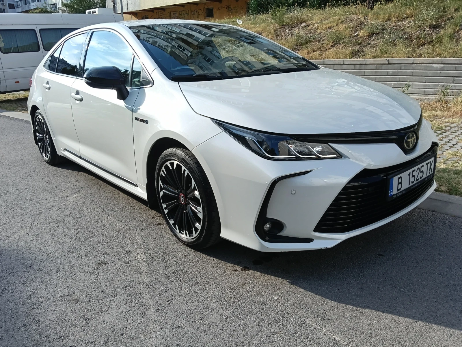 Toyota Corolla 1.8 Hybrid GR Sport 122hp, снимка 3 - Автомобили и джипове - 55830867