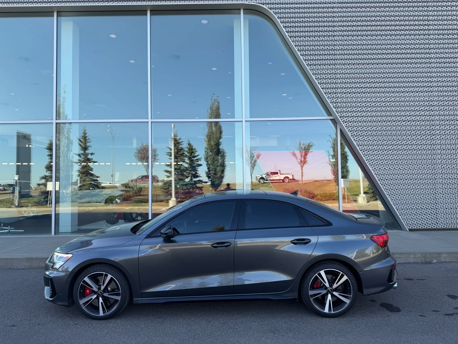 Audi S3 * Progressiv * АВТОКРЕДИТ БЕЗ ПЪРВОНАЧАЛНА ВНОСКА*, снимка 2 - Автомобили и джипове - 56151100