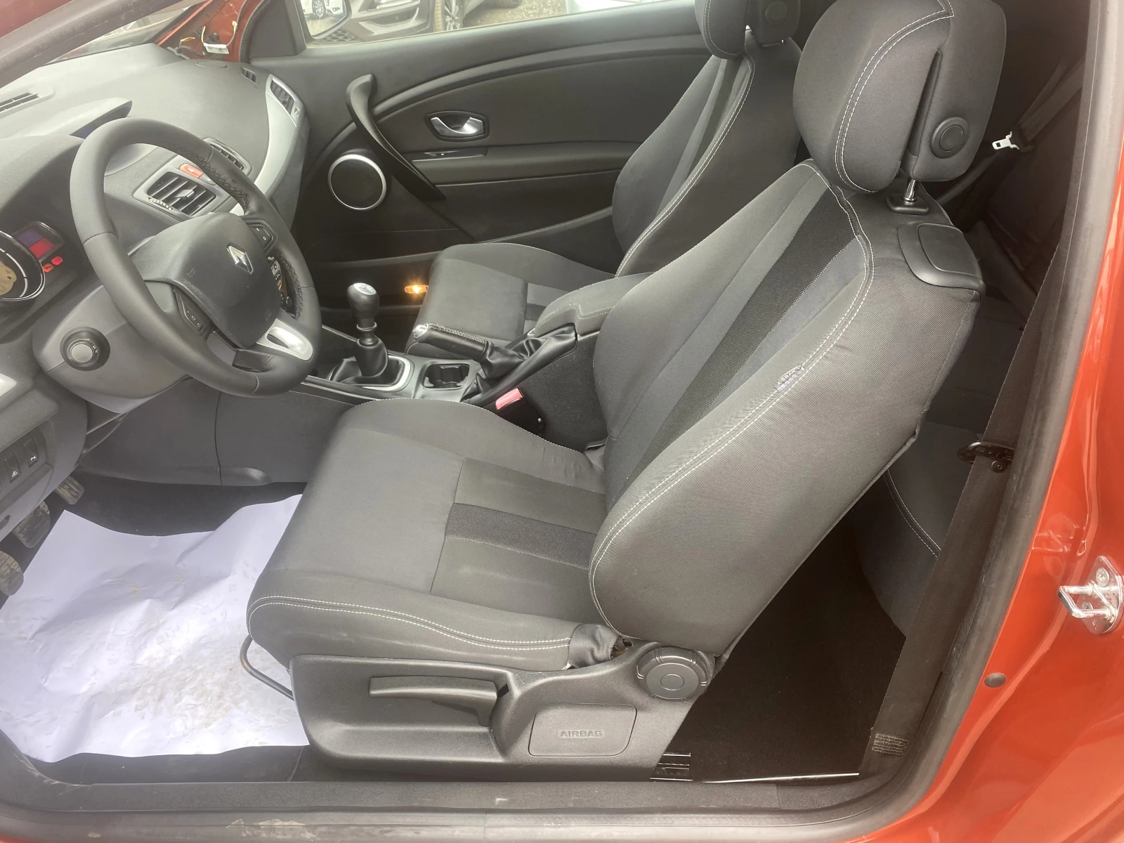 Renault Megane III 1.5dCi Coupe, снимка 8 - Автомобили и джипове - 56255086