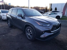 Toyota Highlander XLE AWD | HTD LEATHER | SUNROOF | CARPLAY