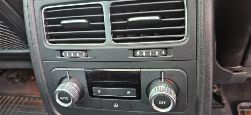 VW Touareg 3.0 V6 TDI R-Line; PANORAMA; ПЕЧКА; TV; 4-зонов * , снимка 12 - Автомобили и джипове - 52520334