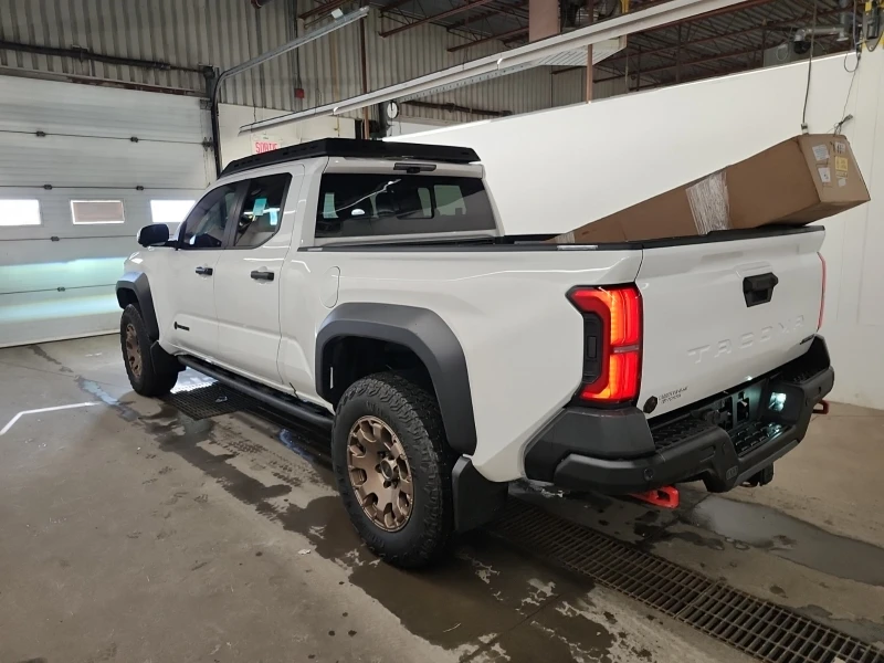 Toyota Tacoma 2.4 CREW CAB SHORT BED, снимка 2 - Автомобили и джипове - 53274493