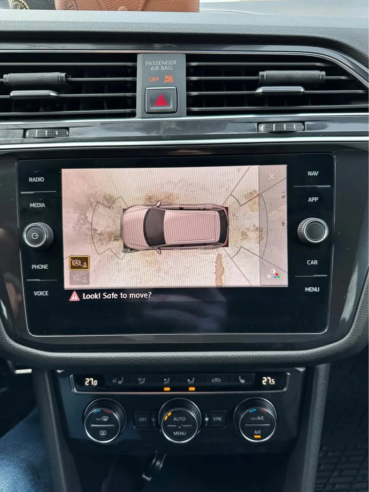 VW Tiguan R LINE/Heated Seats/Keyless/Navi/Фиксирана цена - изображение 10