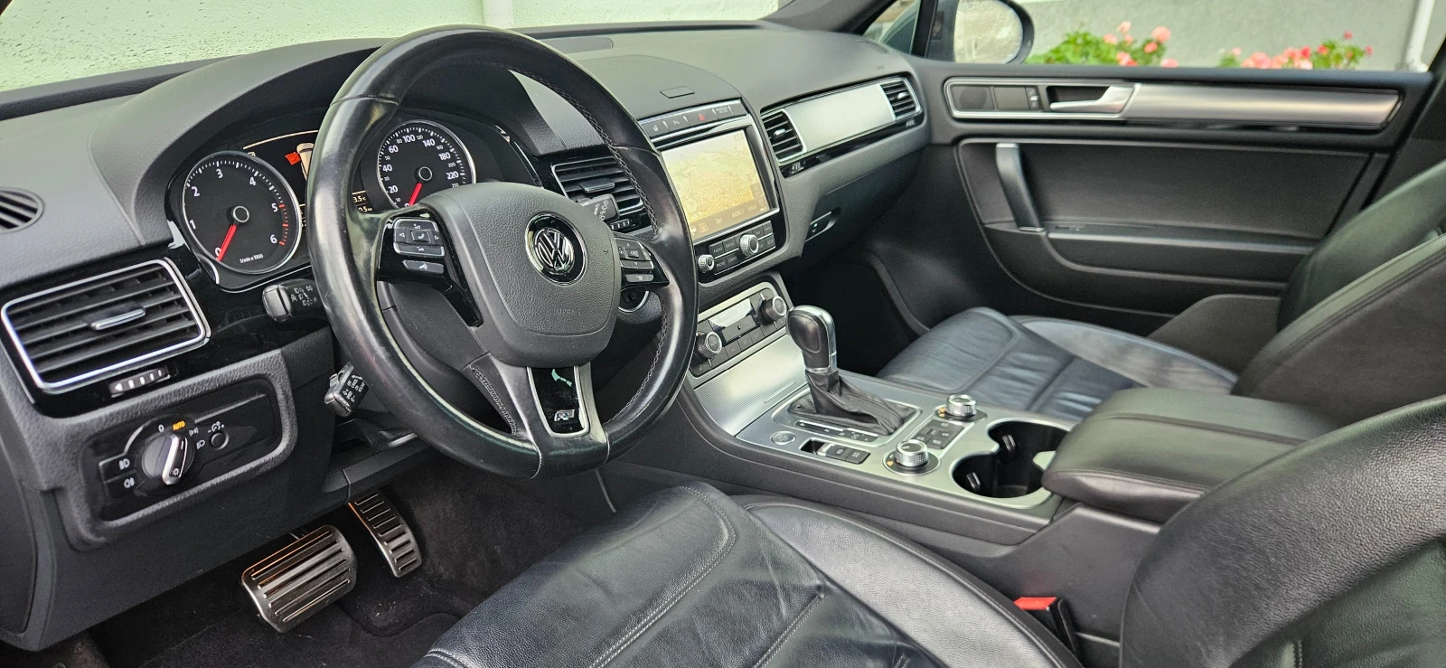 VW Touareg 3.0 V6 TDI R-Line; PANORAMA; ПЕЧКА; TV; 4-зонов *  - изображение 7