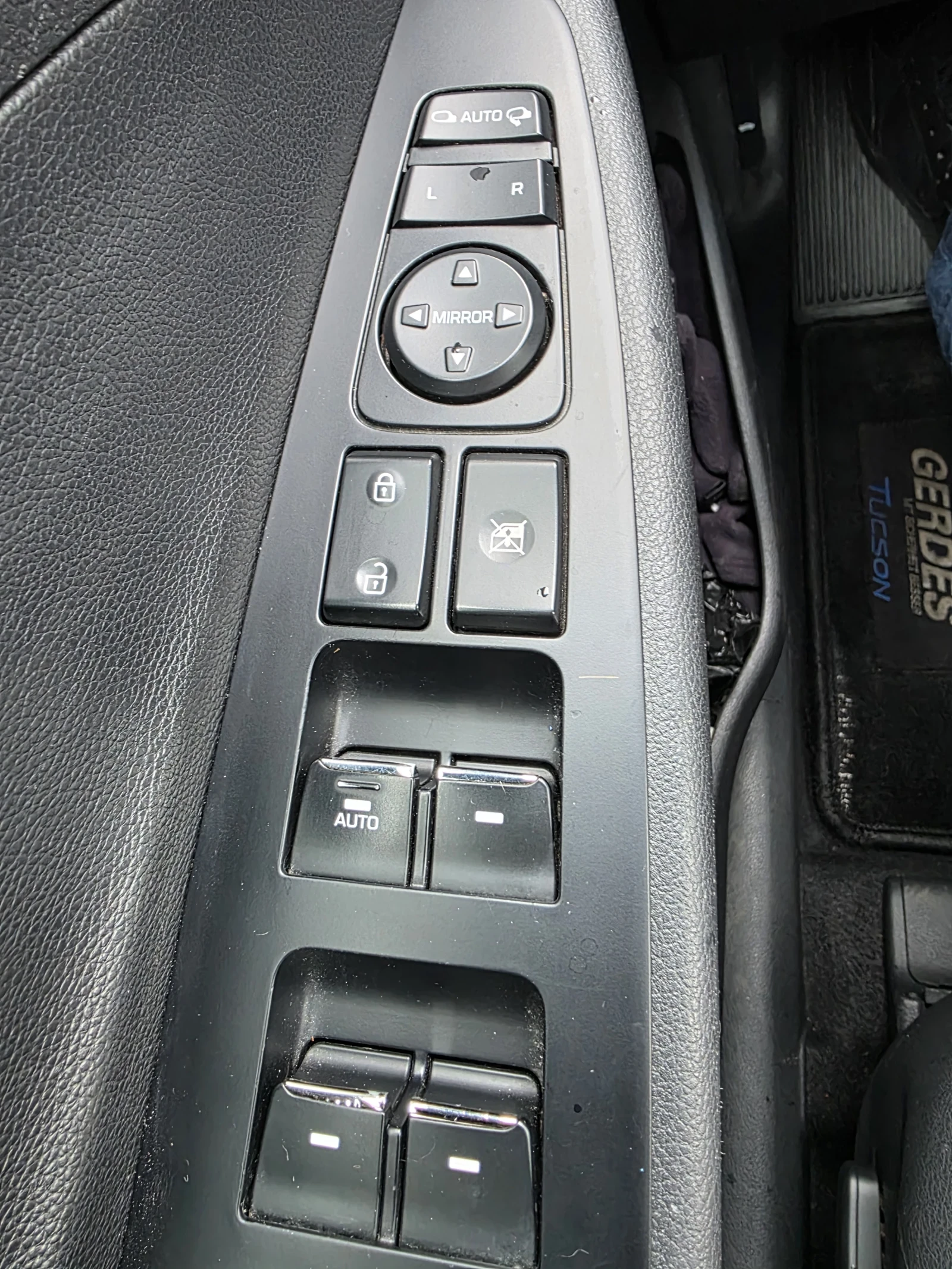 Hyundai Tucson 2.0 CRDI, снимка 8 - Автомобили и джипове - 53894593