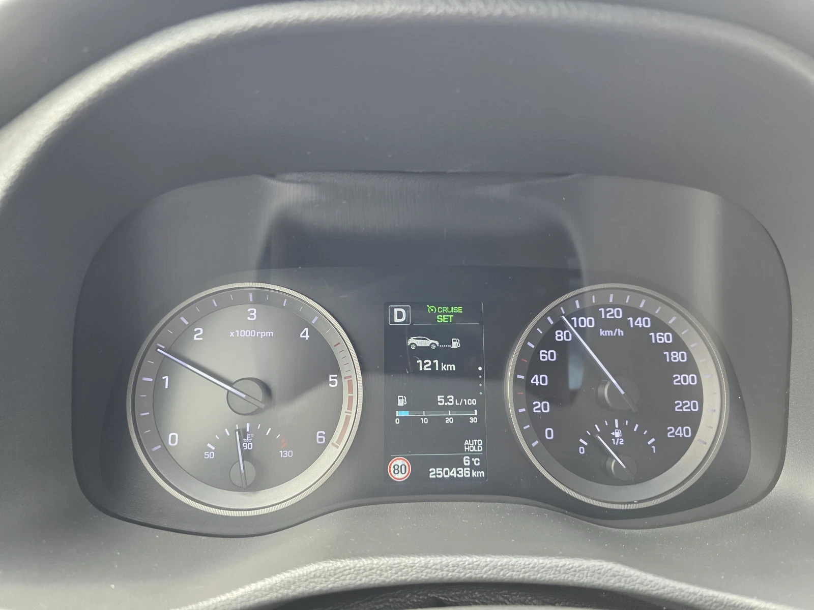 Hyundai Tucson 2.0 CRDI, снимка 6 - Автомобили и джипове - 53894593