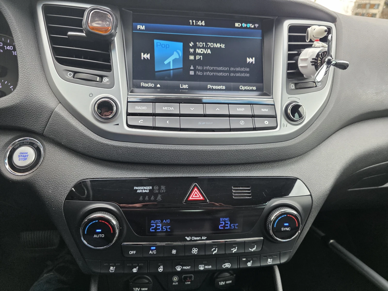 Hyundai Tucson 2.0 CRDI, снимка 11 - Автомобили и джипове - 53894593