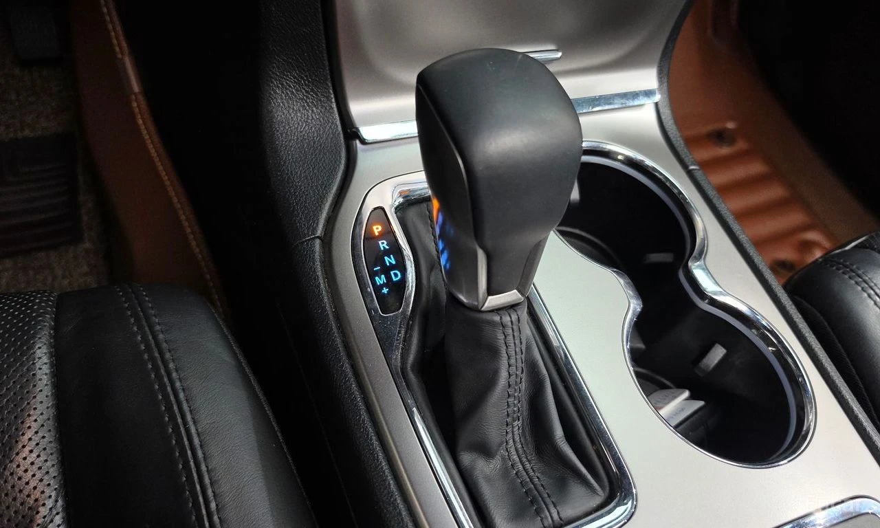 Jeep Grand cherokee 3.6* V6* 8ZF* ПОДГРЕВ* ОБДУХВАНЕ* КАМЕРА* МЪРТВА* , снимка 10 - Автомобили и джипове - 55536809