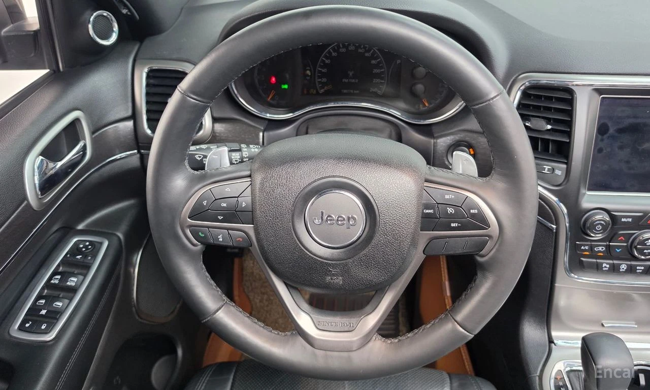 Jeep Grand cherokee 3.6* V6* 8ZF* ПОДГРЕВ* ОБДУХВАНЕ* КАМЕРА* МЪРТВА* , снимка 7 - Автомобили и джипове - 55536809